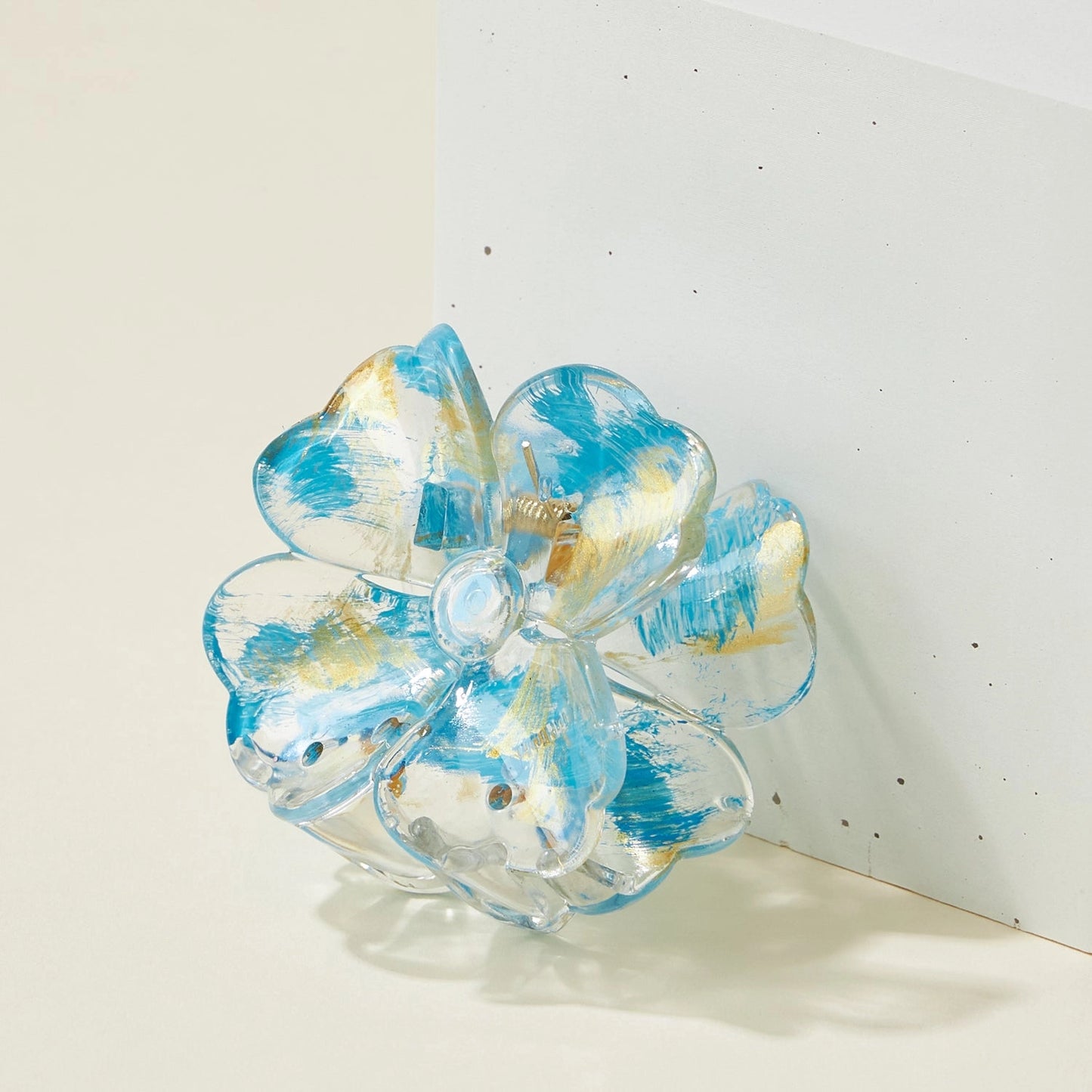 Sunlit Petal Hair Claw