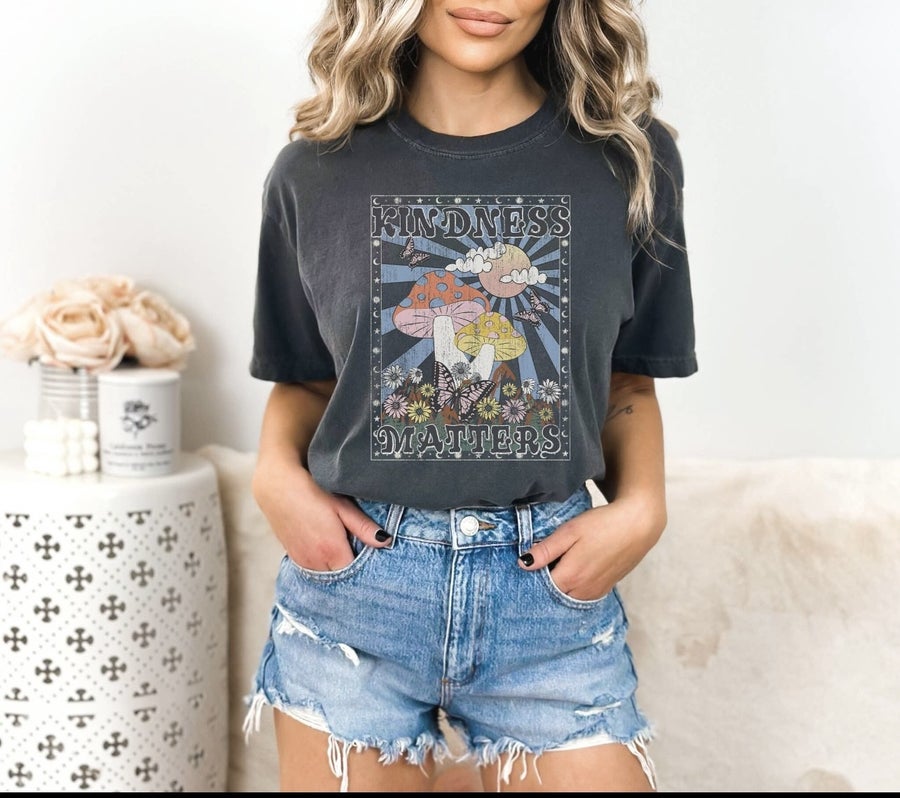 Be Kind Graphic Tee - Grace Boutique