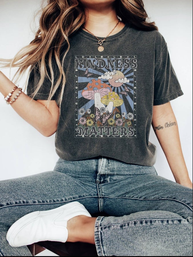 Be Kind Graphic Tee - Grace Boutique